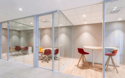 Mamparas de oficina en Sevilla, transforma tu espacio de trabajo con soluciones modulares